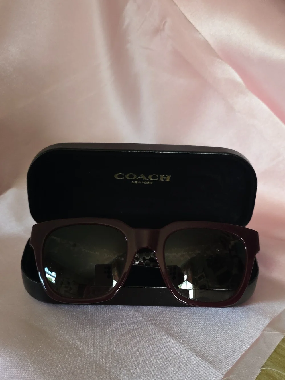 Coach  Oxblood ( 55203B)  HC8240 L1028 52-21 Sunglasses With Case